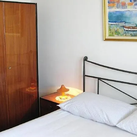 5135-1 For 4 Pers In Apartment Pisak